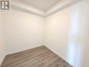 225 Commerce St in Vaughan, ON - Building Photo - Building Photo