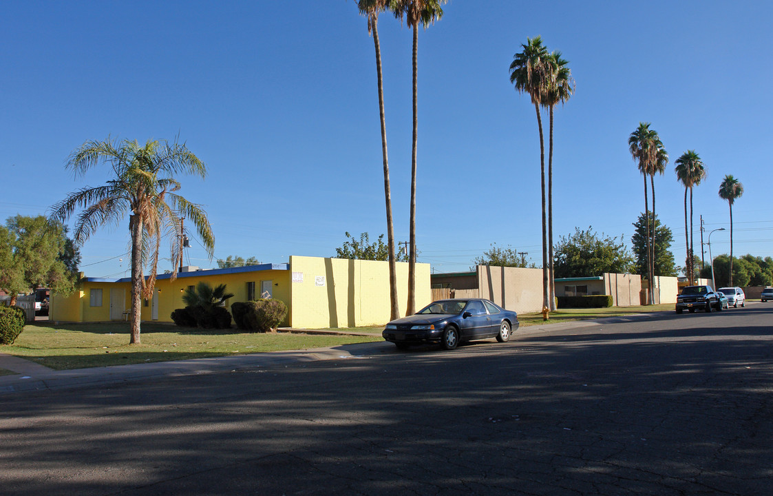 6737-6743 W Palmaire Ave in Glendale, AZ - Foto de edificio