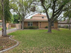 414 Quince Cir, Unit Unit 202 in McAllen, TX - Building Photo - Building Photo