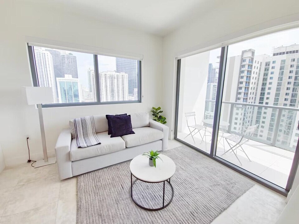148 SW 8th St in Miami, FL - Building Photo
