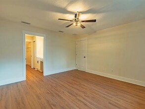 45035 James St in Callahan, FL - Foto de edificio - Building Photo