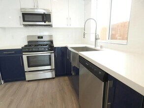 10837 Blix St in North Hollywood, CA - Building Photo - Building Photo