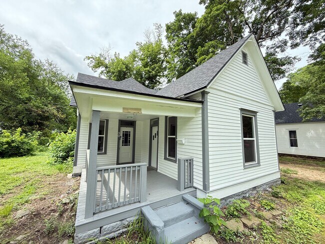 30 Anderson St in Aurora, MO - Building Photo - Building Photo