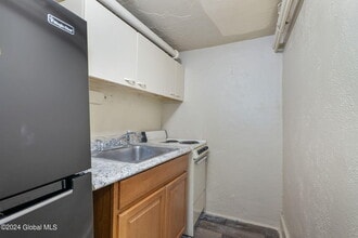 357 Washington Ave in Albany, NY - Building Photo - Building Photo
