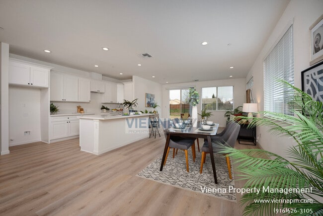 551 Fox Hunt Wy in Rio Linda, CA - Building Photo - Building Photo