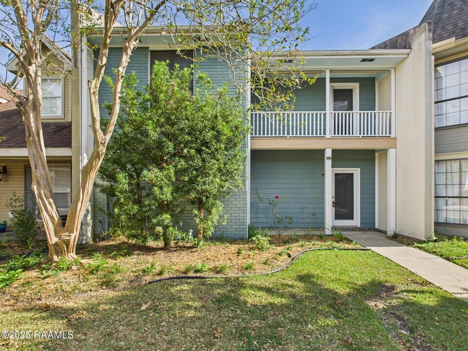 19 Courtyard Cir in Lafayette, LA - Building Photo