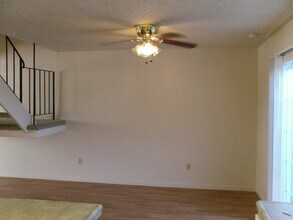 4098 Weymouth Ln in Sacramento, CA - Building Photo - Building Photo