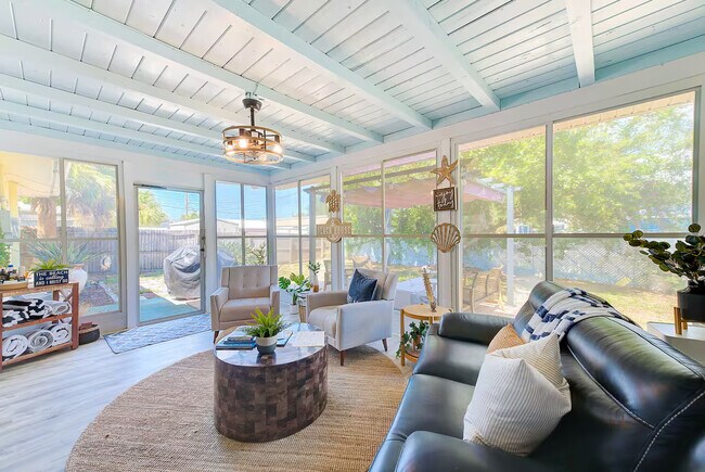 14283 Sharon Dr in Largo, FL - Building Photo - Building Photo