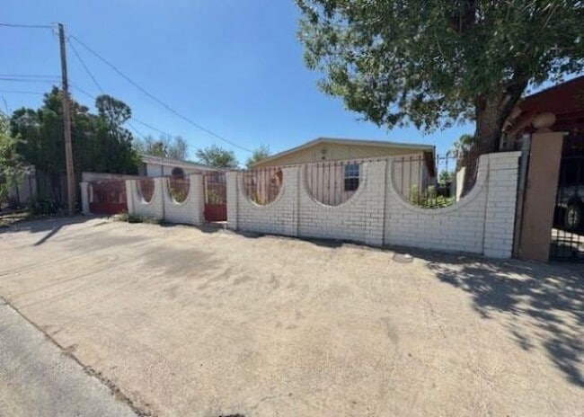 2909 Bismark St in Laredo, TX - Building Photo - Building Photo