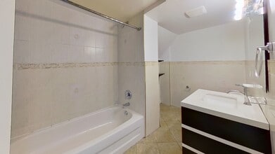 157 Spadina Rd in Toronto, ON - Building Photo - Building Photo