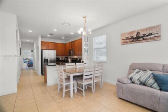 14774 SW 10th St in Pembroke Pines, FL - Building Photo - Building Photo