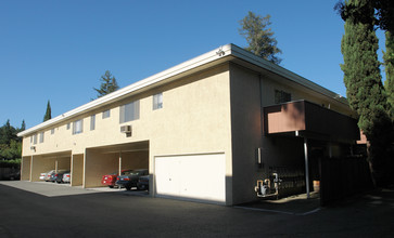 Redwood Patio Apartments in Lafayette, CA - Building Photo - Building Photo