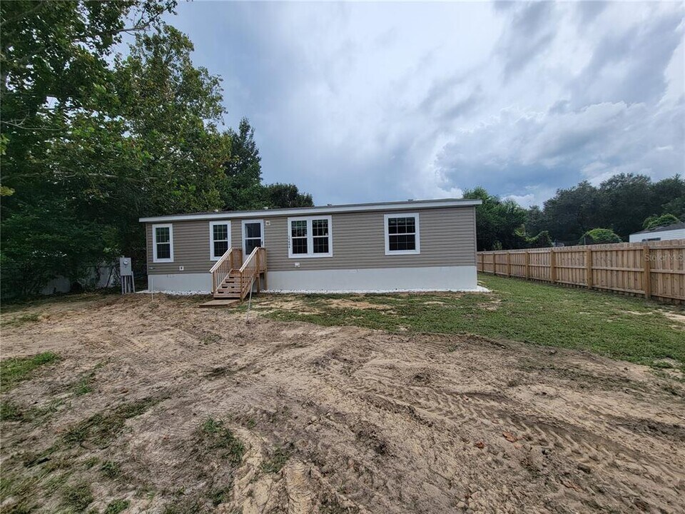 10404 SE 131 Pl in Ocklawaha, FL - Foto de edificio