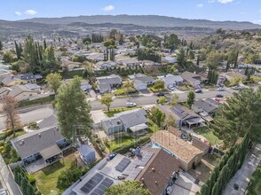 20115 Keaton St in Santa Clarita, CA - Foto de edificio - Building Photo