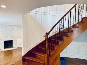 131 Montgomery Ln in Glenview, IL - Building Photo - Building Photo