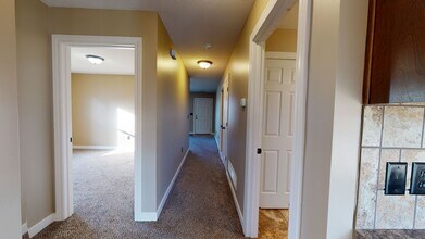 6123-61-6125 Pinto Ln in Country Club, MO - Foto de edificio - Building Photo