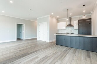 100 Garvies Point Rd in Glen Cove, NY - Building Photo - Building Photo
