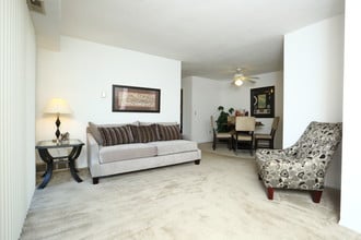 Maple Park Terraces in Flint, MI - Building Photo - Interior Photo