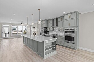 16525 Yellow Wood Dr in Chesterfield, MO - Foto de edificio - Building Photo