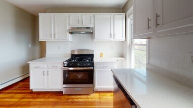 24 Maverick St, Unit ##2 in Boston, MA - Foto de edificio - Building Photo