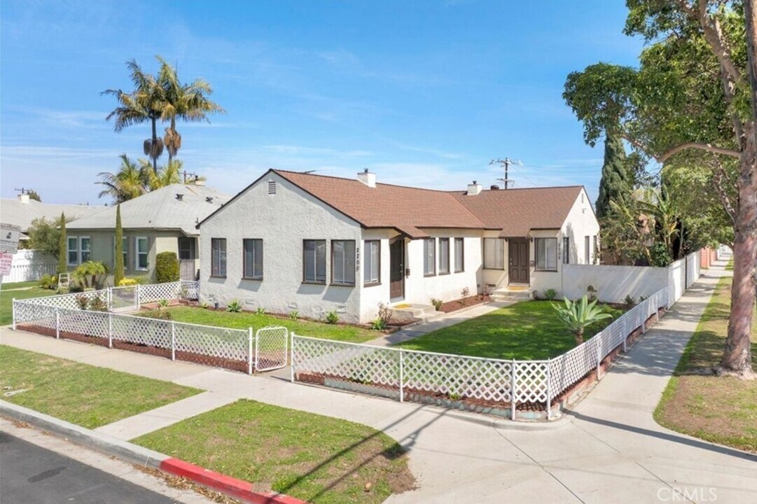 2200 Euclid Ave in Long Beach, CA - Building Photo