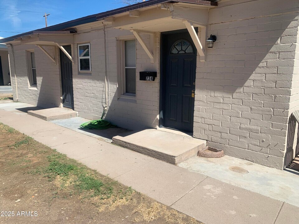 234 N Center St in Mesa, AZ - Building Photo