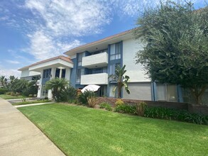 Covina Grand in Covina, CA - Foto de edificio - Building Photo