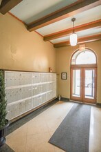 922 W Eastwood Ave in Chicago, IL - Foto de edificio - Building Photo