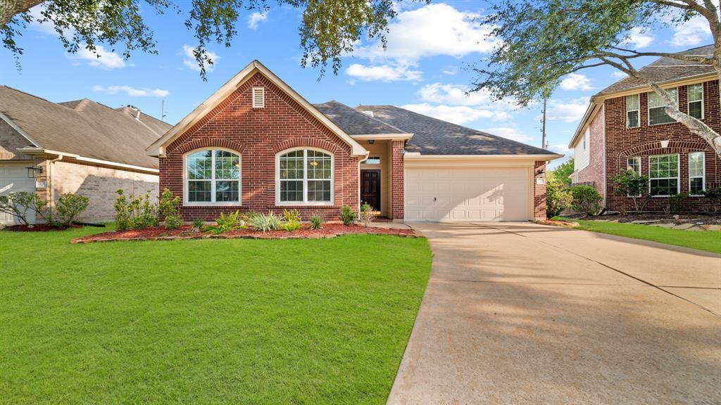 3235 Summerland Dr in Manvel, TX - Building Photo
