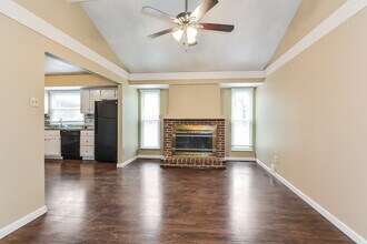 6847 Champaigne Dr in Florissant, MO - Building Photo - Building Photo