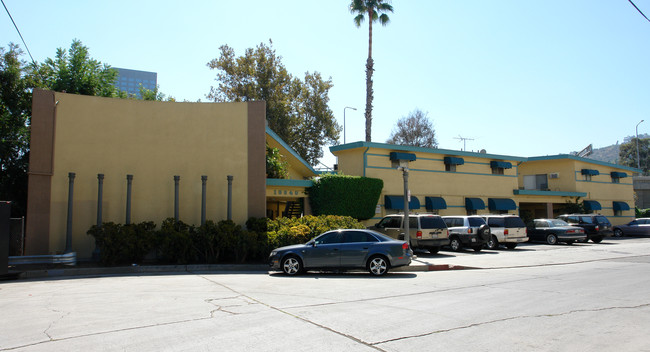 10840 Bluffside Dr in North Hollywood, CA - Foto de edificio - Building Photo