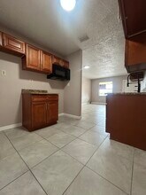 323 NW 15th St, Unit 323 in Belle Glade, FL - Foto de edificio - Building Photo
