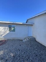 1906 Filson St UNITS A, B, C in Bakersfield, CA - Building Photo