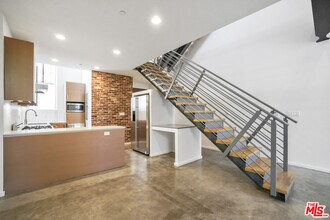 1220 N Orange Grove Ave in Los Angeles, CA - Building Photo - Building Photo