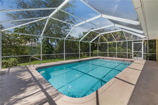 3122 Country Club Blvd in Cape Coral, FL - Building Photo - Building Photo