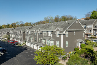 Arlington Ridge Condominiums in Kearny, NJ - Building Photo - Building Photo