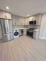 3218 Union St in Queens, NY - Building Photo