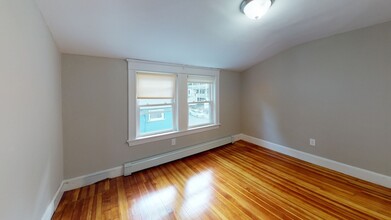 27 Upcrest Rd, Unit #3 in Boston, MA - Building Photo - Building Photo