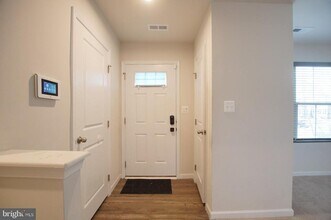 21835 Primrose Willow Ln in Lexington Park, MD - Foto de edificio - Building Photo