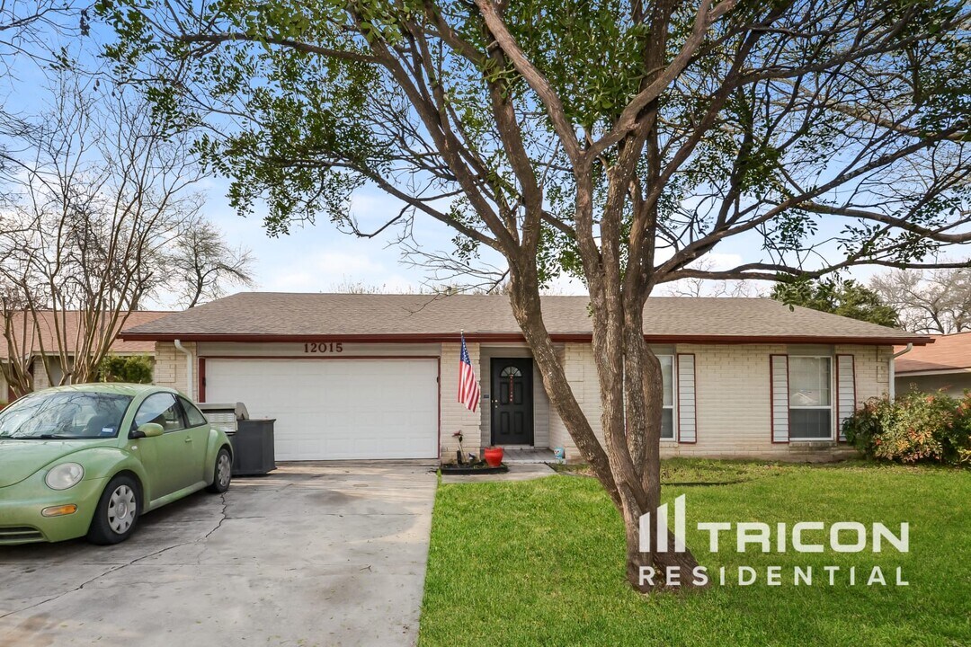 12015 El Sendero St in San Antonio, TX - Building Photo