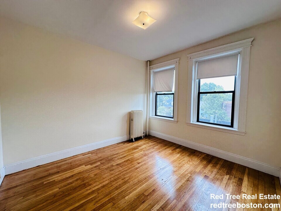 1144 Commonwealth Ave in Boston, MA - Building Photo