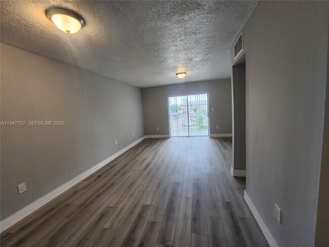 11309 SW 200th St, Unit 303-C in Miami, FL - Foto de edificio - Building Photo