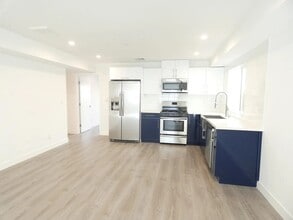 10837 Blix St in North Hollywood, CA - Building Photo - Building Photo