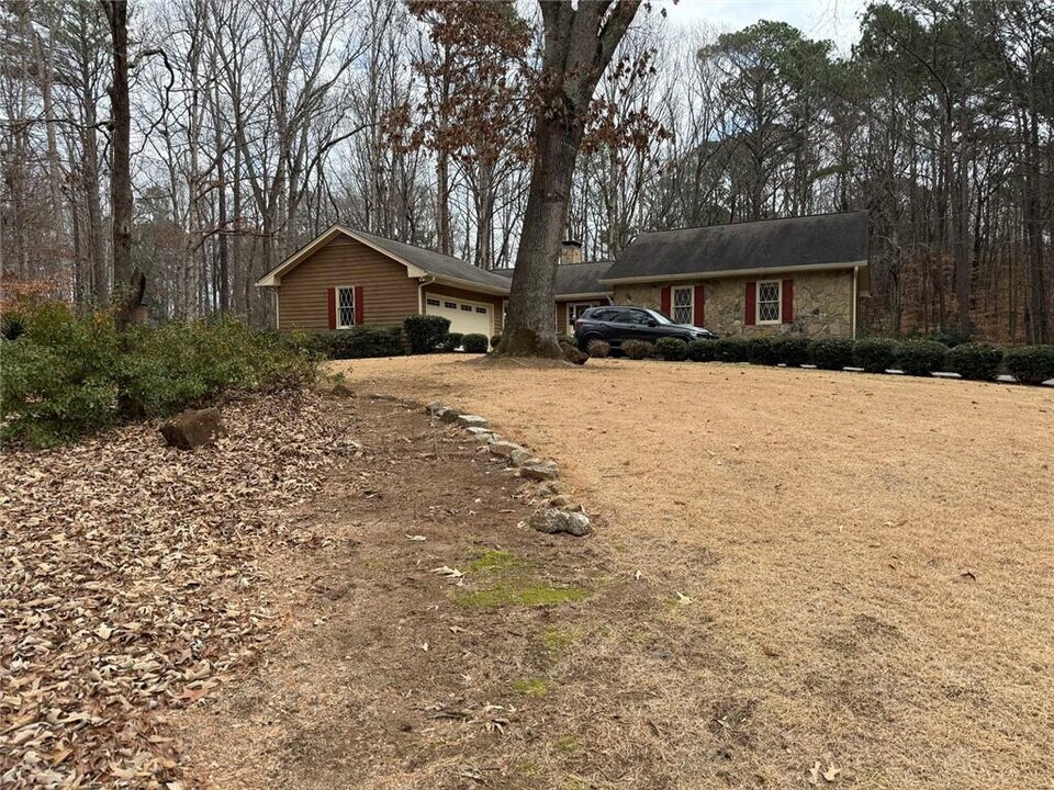 4396 Alpine Ct in Snellville, GA - Building Photo