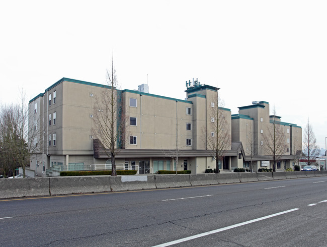 Mirabella Apartments in Seattle, WA - Building Photo - Building Photo