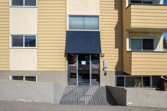 3908 Centre A St NE in Calgary, AB - Building Photo - Building Photo