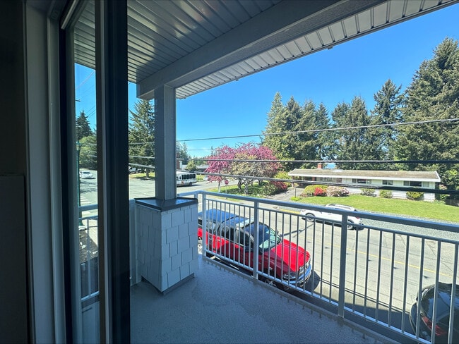 660 Beach Rd in Qualicum Beach, BC - Building Photo - Building Photo