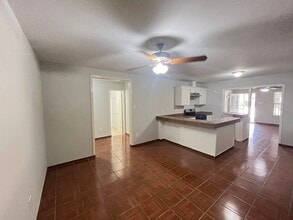 11815 Mohawk Dr in Laredo, TX - Building Photo - Building Photo