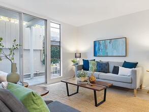 811 York St, Unit 23 in Oakland, CA - Building Photo - Building Photo