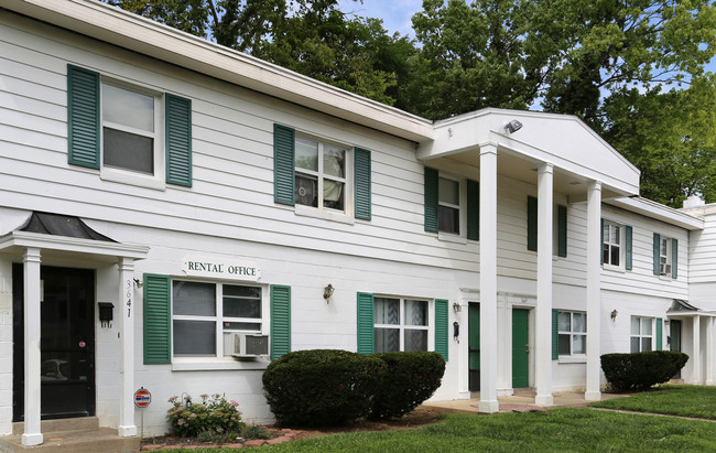 Colonial Village in Cincinnati, OH - Building Photo - Building Photo